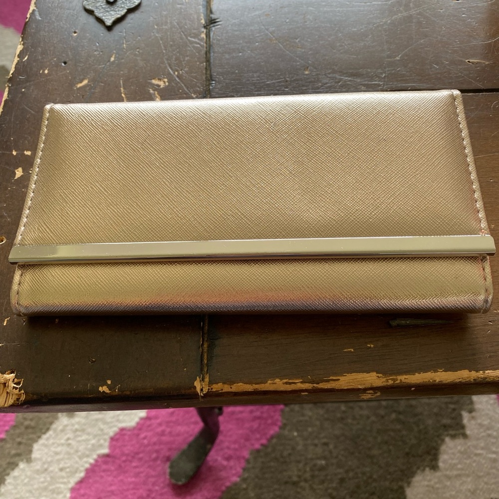 Rose Gold Metallic Women’s Wallet. 2 Interior Pockets. Clasp Closure..